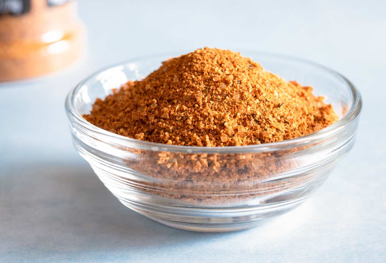 BBQ-Rub in einem Glasschälchen