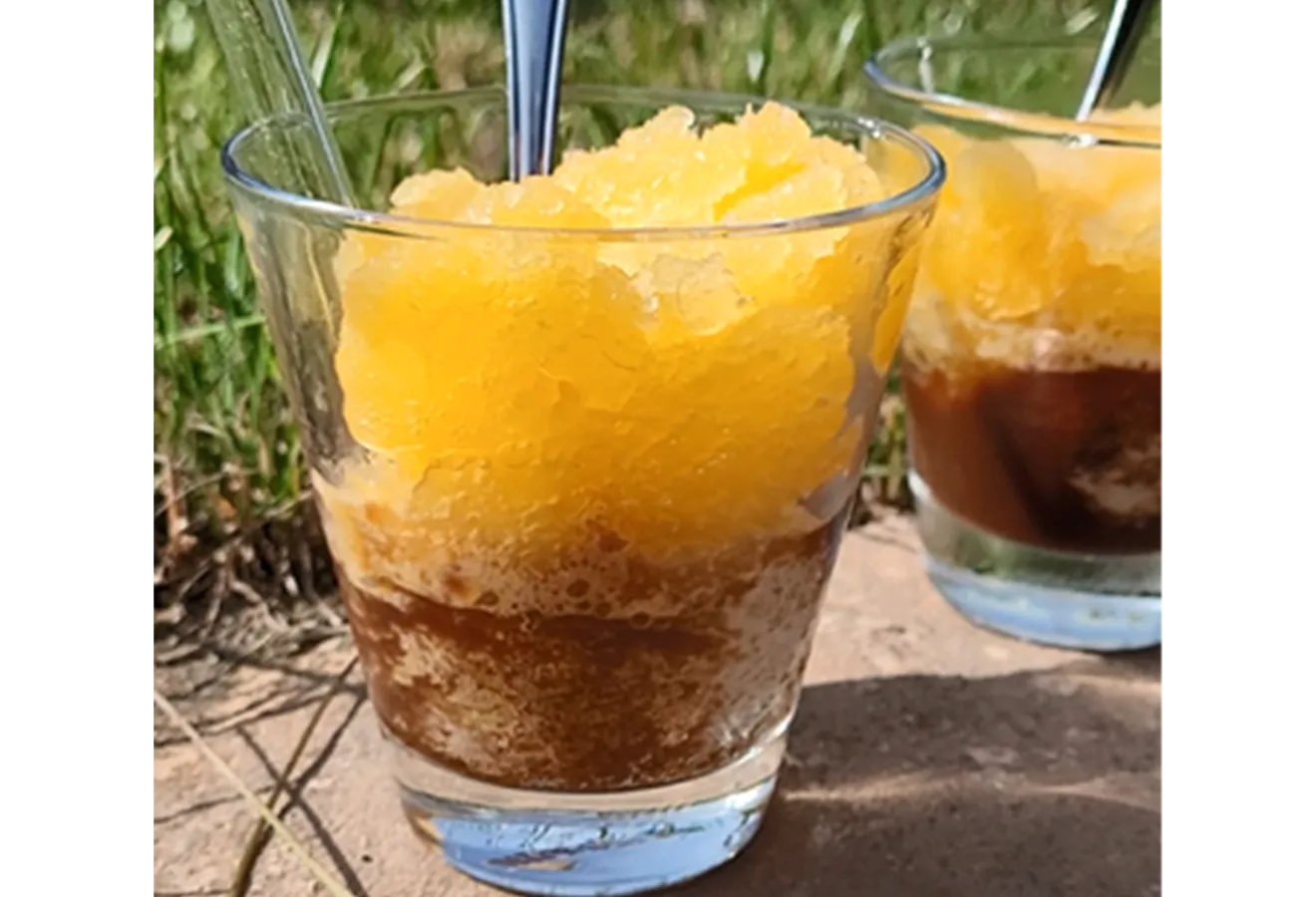 Espresso-Orangen-Granita in einem Glas