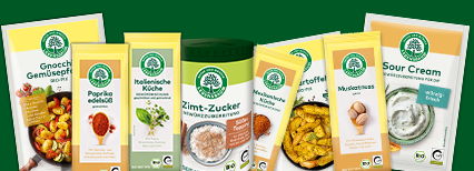 Promotionsbanner mit fünf Gewürzpackungen auf grünem Hintergrund