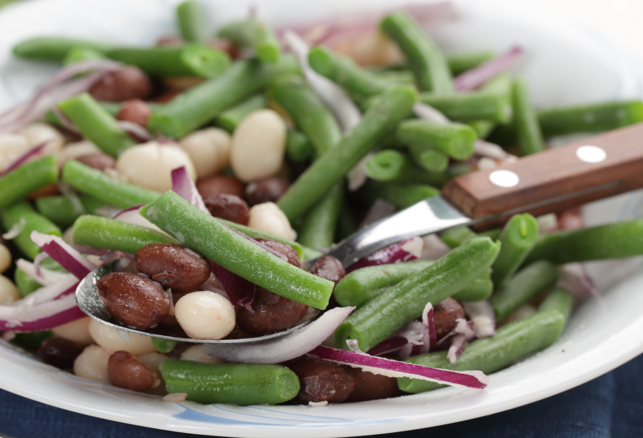 Bohnensalat Grün-Weiß, vegan auf einem Teller