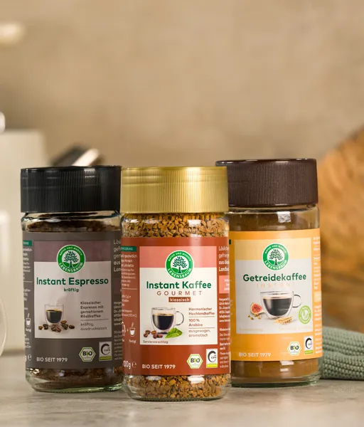 Kategoriebild von den LEBENSBAUM Instant Getränken, Verpackungen von Instant Kaffee, Getreidekaffee und Instant Kaffee