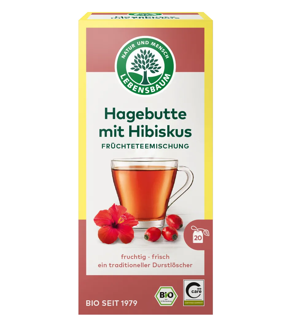 Lebensbaum Hagebutte mit Hibiskus Früchtetee, 20 Teebeutel, Bio-Qualität, rote Tasse mit duftender Teelösung und frischen Hibiskusblüten